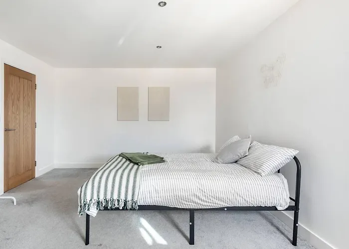 Luxurious 3-Bed Penthouse In Sheffield