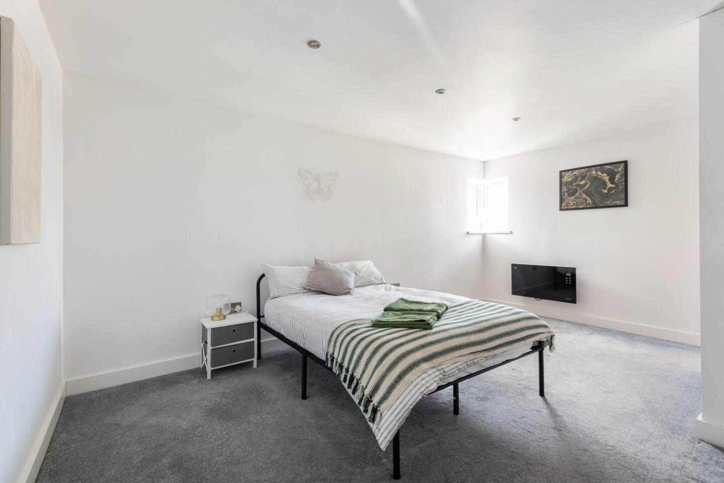 Luxurious 3-bed Penthouse In Sheffield Apartment