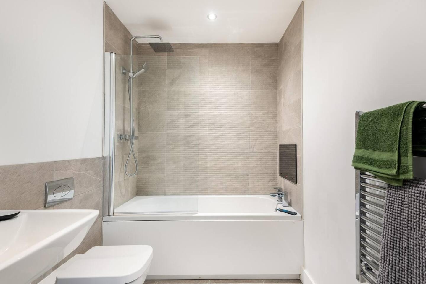 Luxurious 3-bed Penthouse In Sheffield Apartment Handsworth